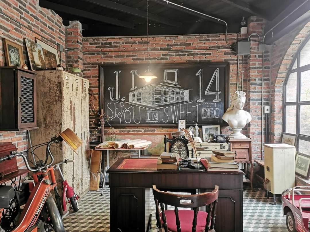 J No.14 Tempat Tidur & Sarapan