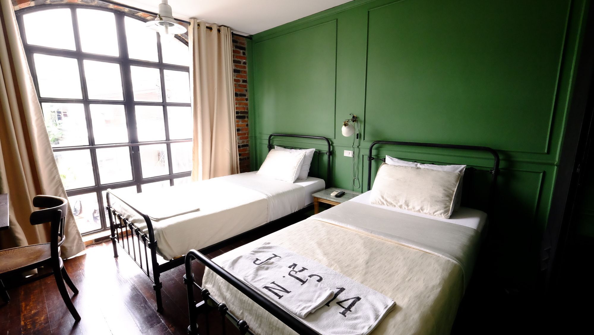 Tempat Tidur & Sarapan J No.14